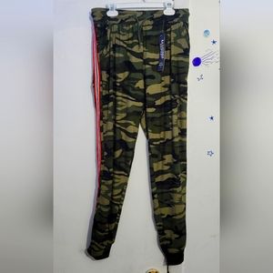 NEW Leggings Depot camo green with red and white lines